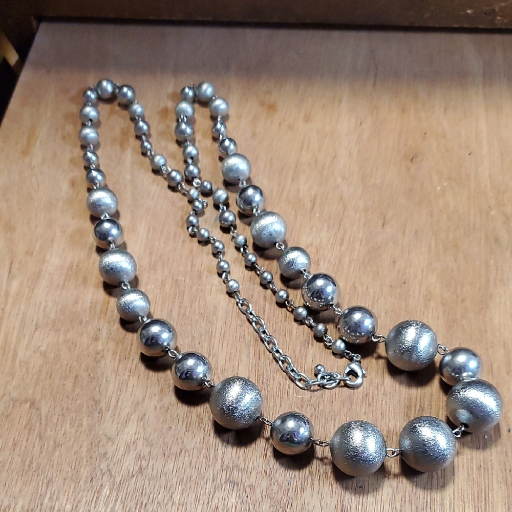 Elegant Silver Beaded Necklace D